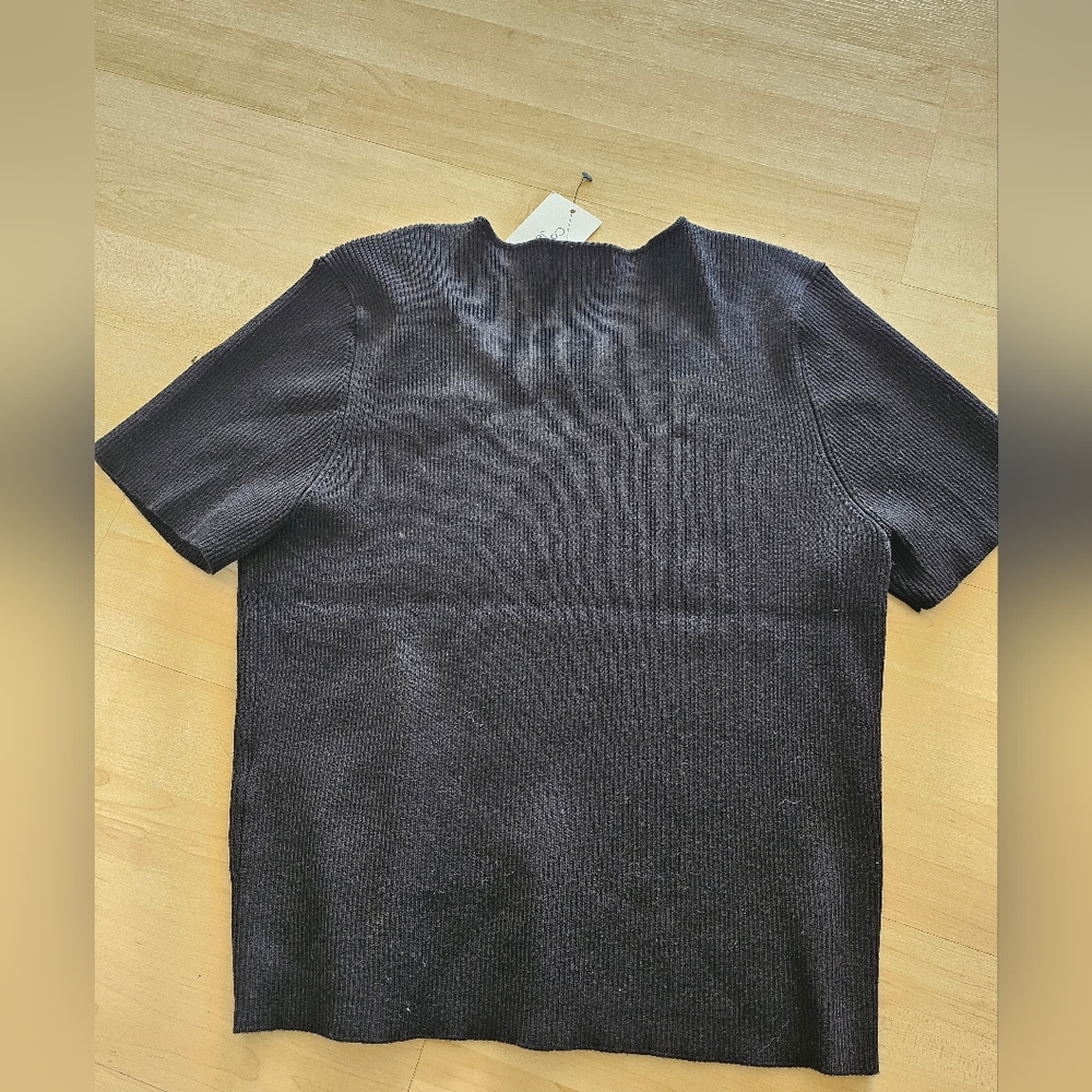 Calvin Klein top - Picture 3 of 3